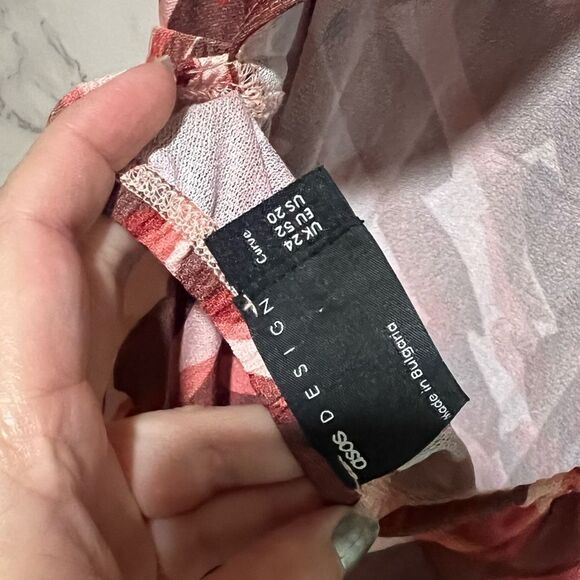 ASOS DESIGN Curve pleated twist back midi dress in abstract smudge print - Picture 5 of 15